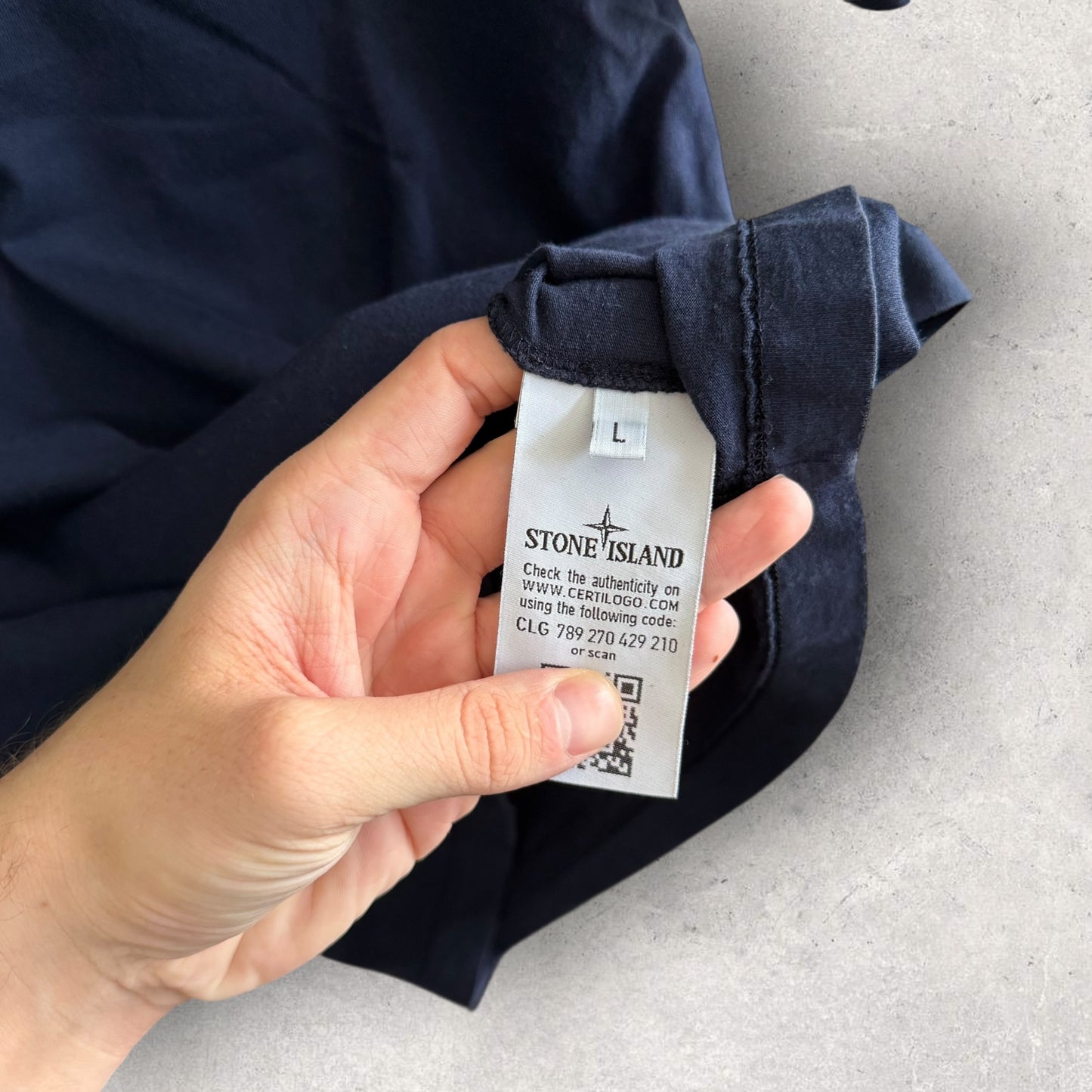 Stone Island T-shirt (L, 21”)