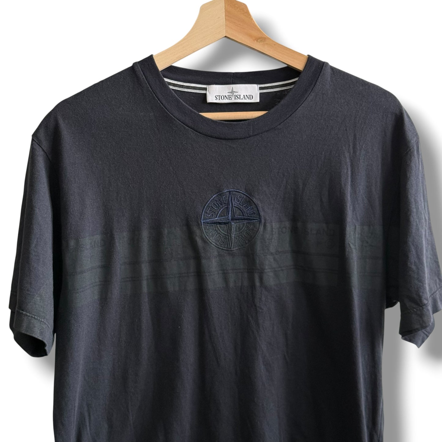Stone Island T-Shirt (L, 21”)