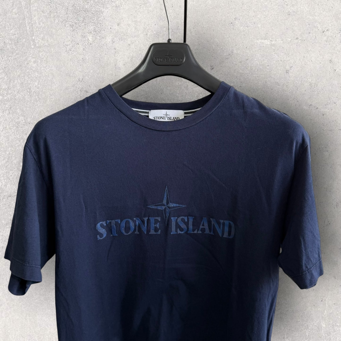 Stone Island T-shirt (L, 21”)
