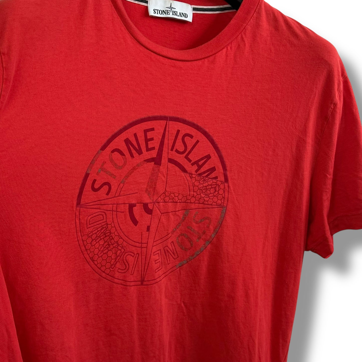 Stone Island T-shirt (3XL, 25”)